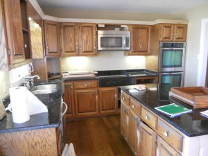 A "before" photo of this white kitchen cabinets project. Click image to see more photos of this kitchen transformation.