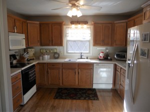antique_white_painted_kitchen_cabinets_before_jan_2016_012